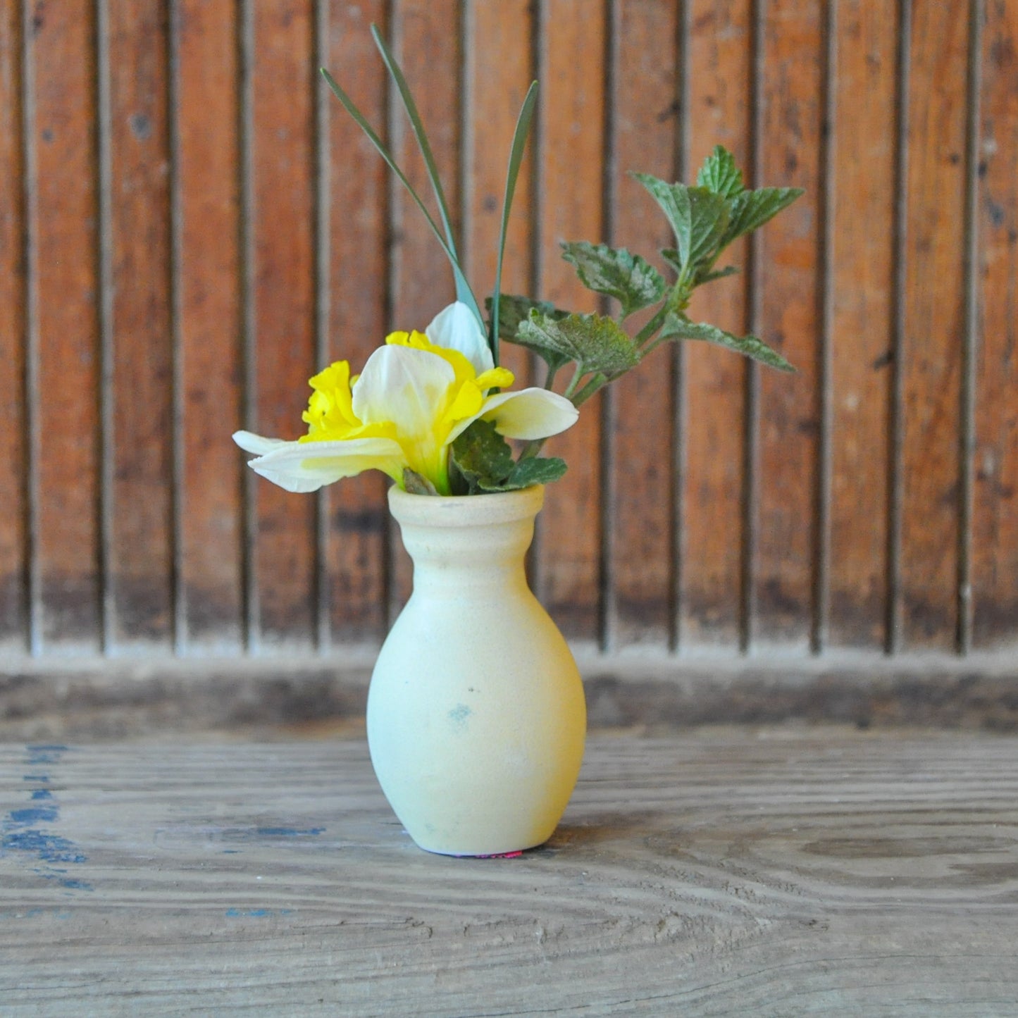 Tiny Vase - Cream 8