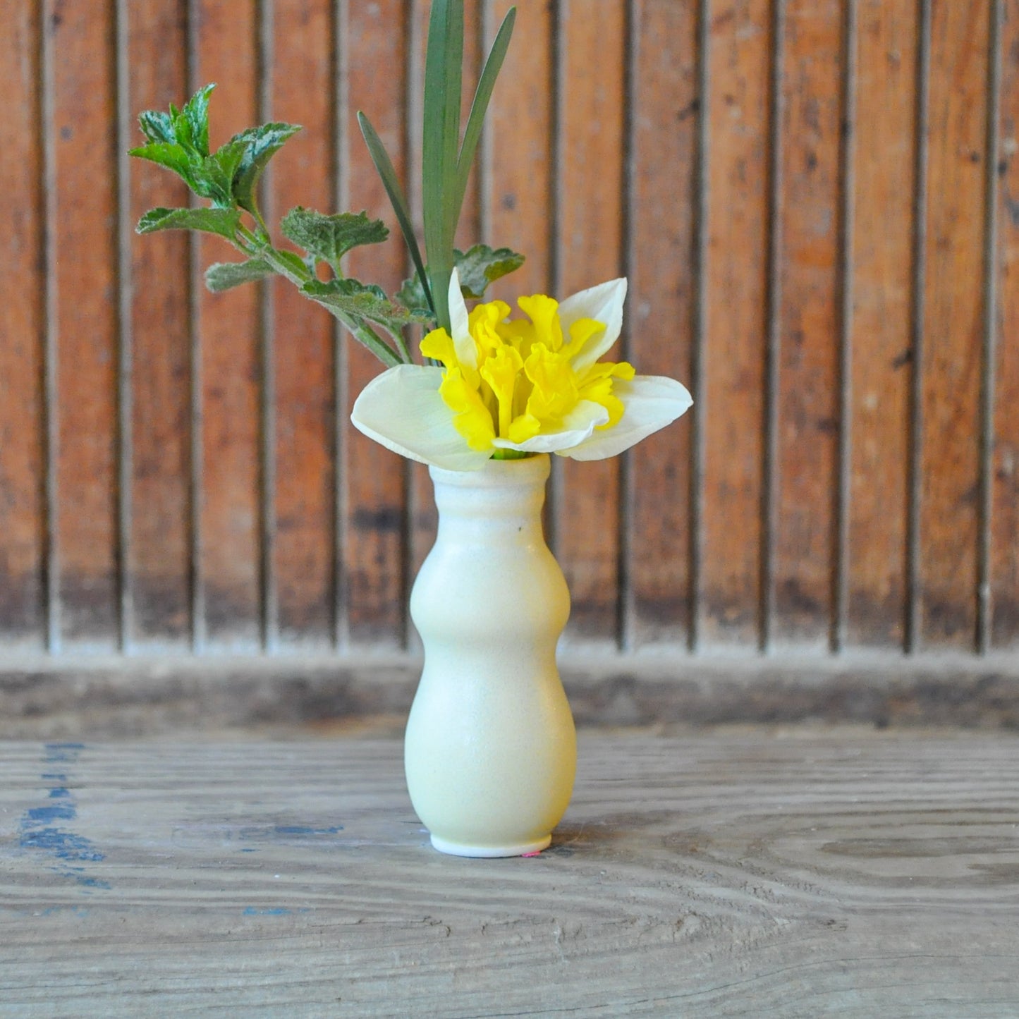 Tiny Vase - Cream 9