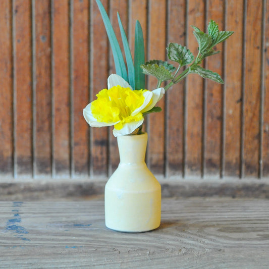 Tiny Vase - Cream 7