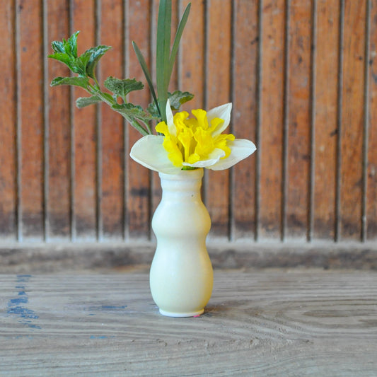 Tiny Vase - Cream 9